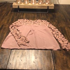 Beautiful Mauve Blouse w Lace Sleeves - M